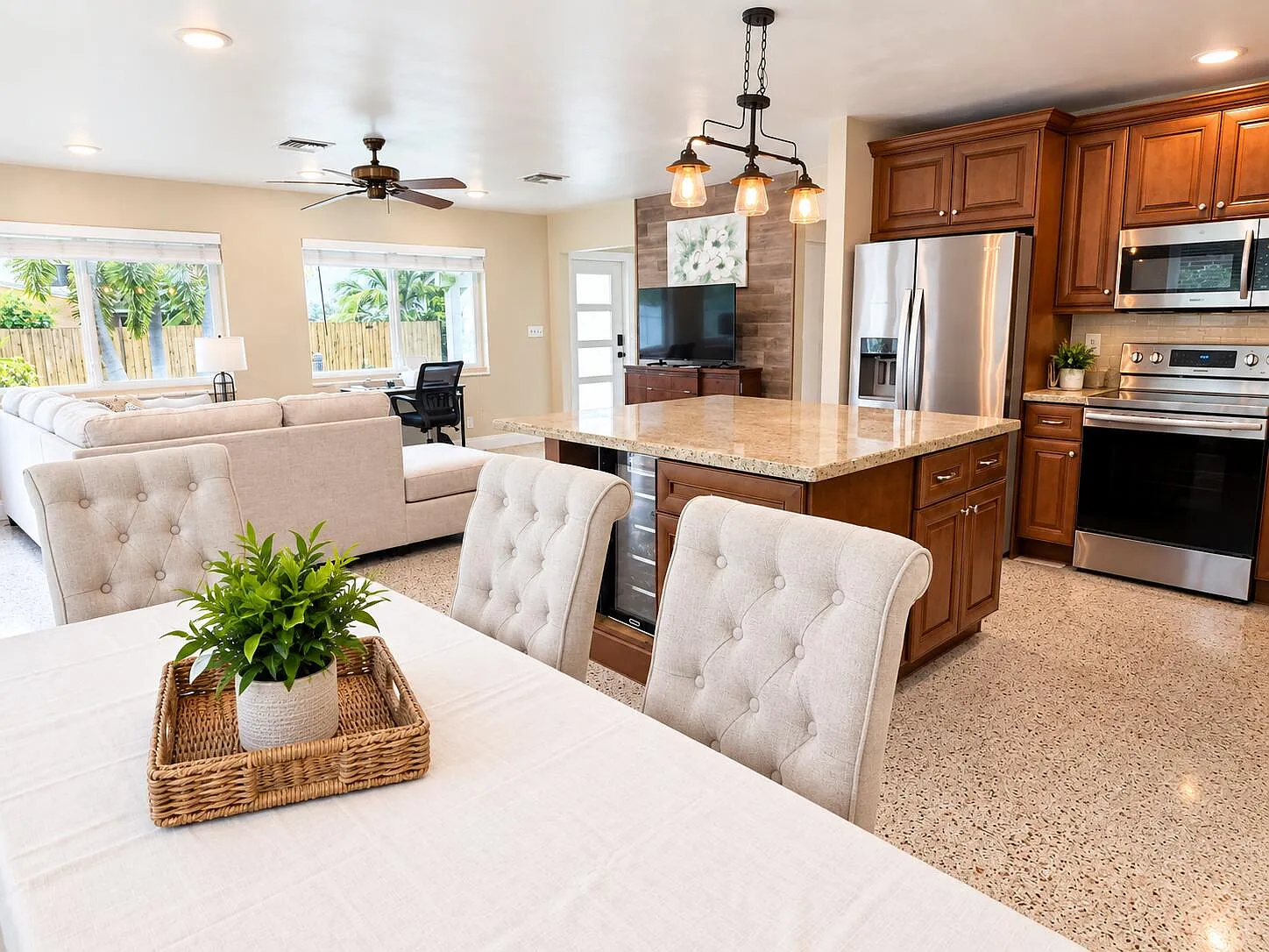 2 bed, 2.0 bath, 1248 sqft, $7,500 — Photo 4
