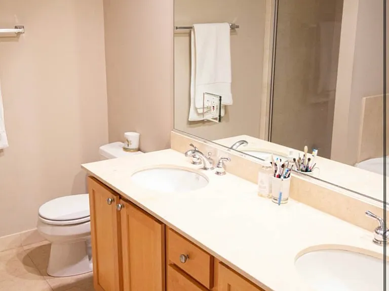 655 W Briar Pl #2 — Photo 7