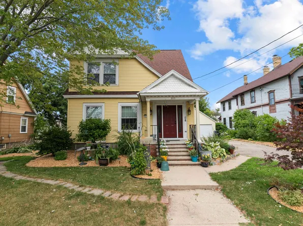 305 High St, Neenah, WI 54956