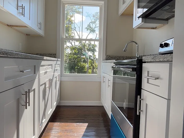 21 Locust St #3 — Photo 6