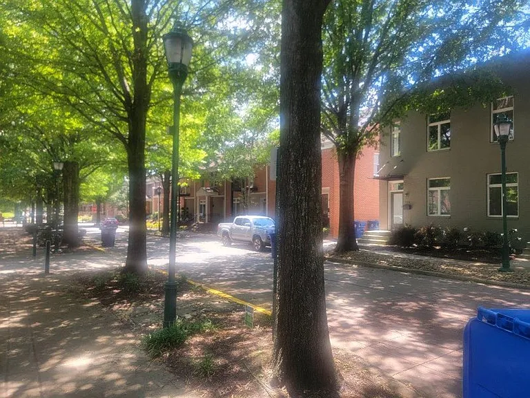 221 W 17th St — Photo 4