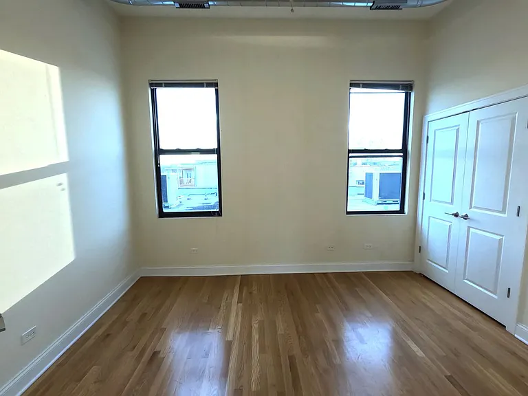 2764 N Milwaukee Ave — Photo 38