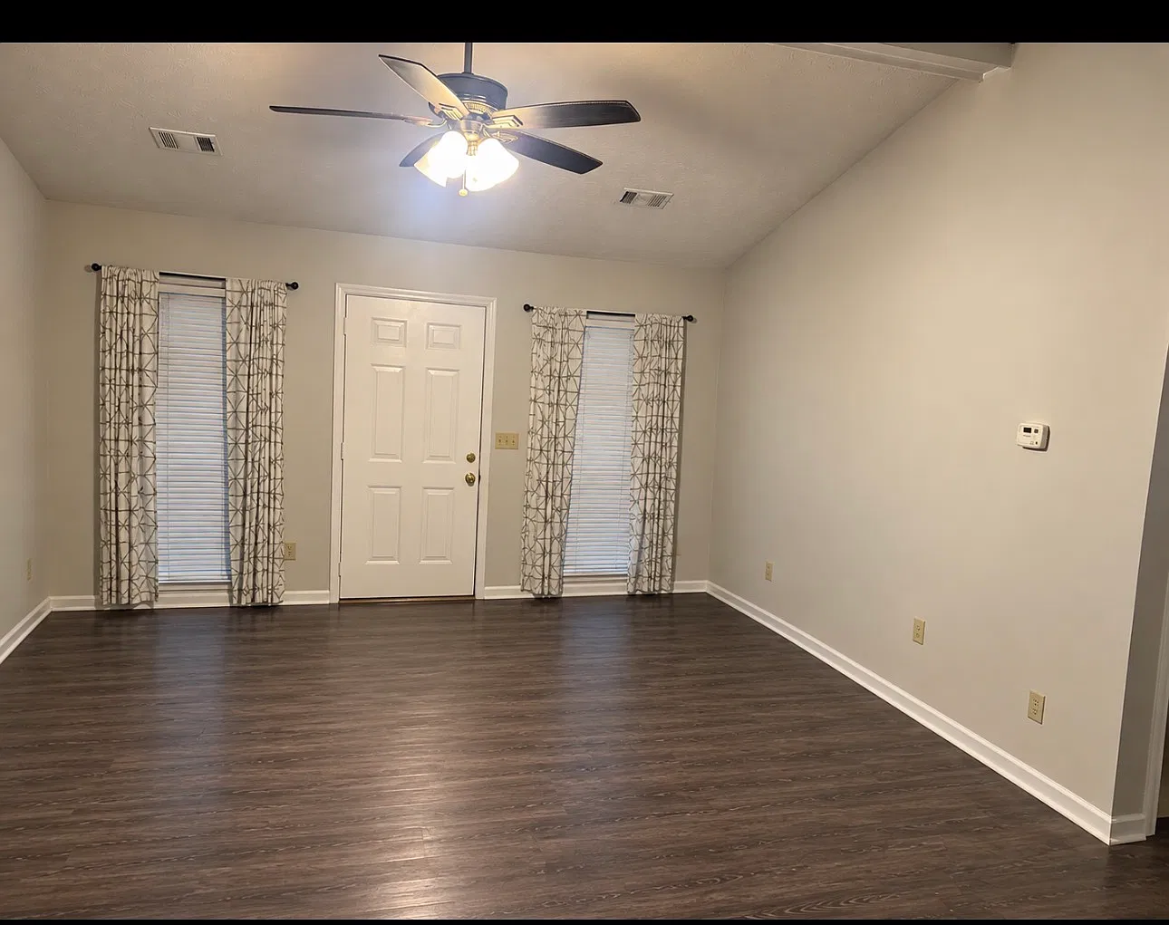 3 bed, 1276 sqft, $1,500 — Photo 4