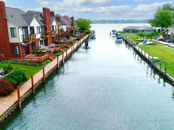 145 Cherryl Ln #11, Algonac, MI 48001