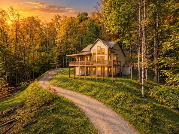 1126 Berry Cove Rd, Franklin, NC 28734
