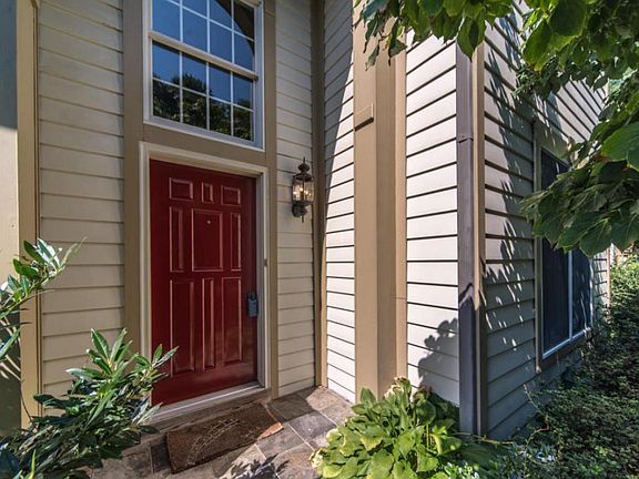 3rd image of 538 Thorngate Pl