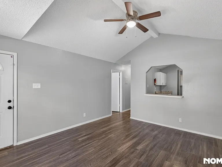 2206 Colima St — Photo 4