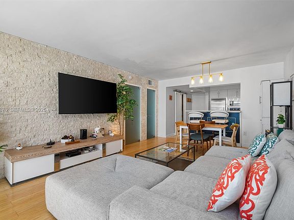 2nd image of 1228 West Ave APT 704