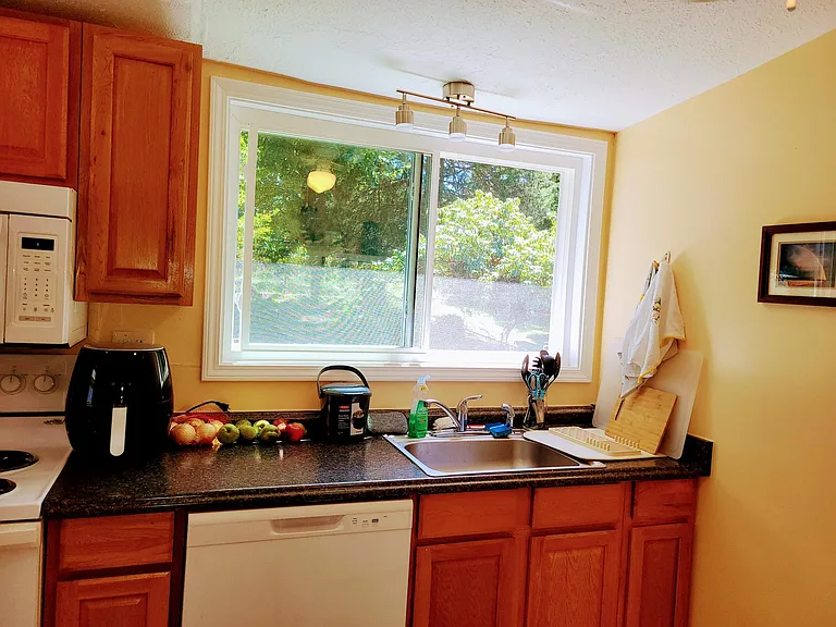 635 Mountain Ave SE — Photo 17