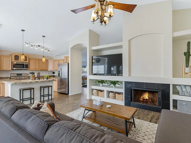559 W Scott Ave — Photo 27
