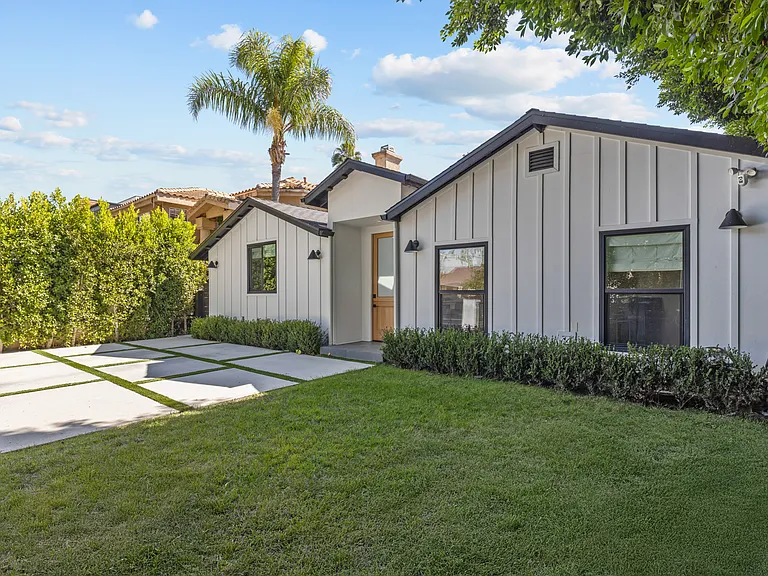 14822 Morrison St — Photo 23
