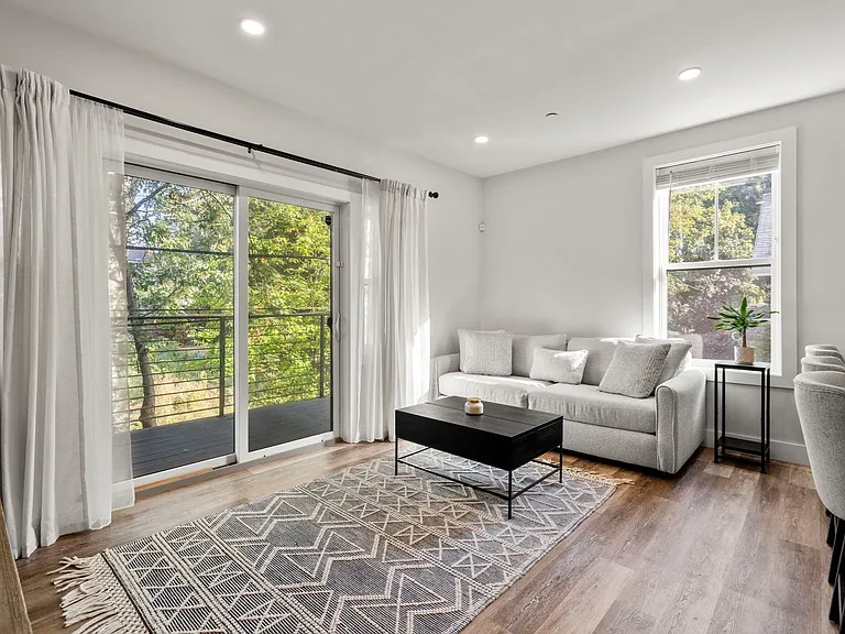19 W Tremlett St #4 — Photo 15