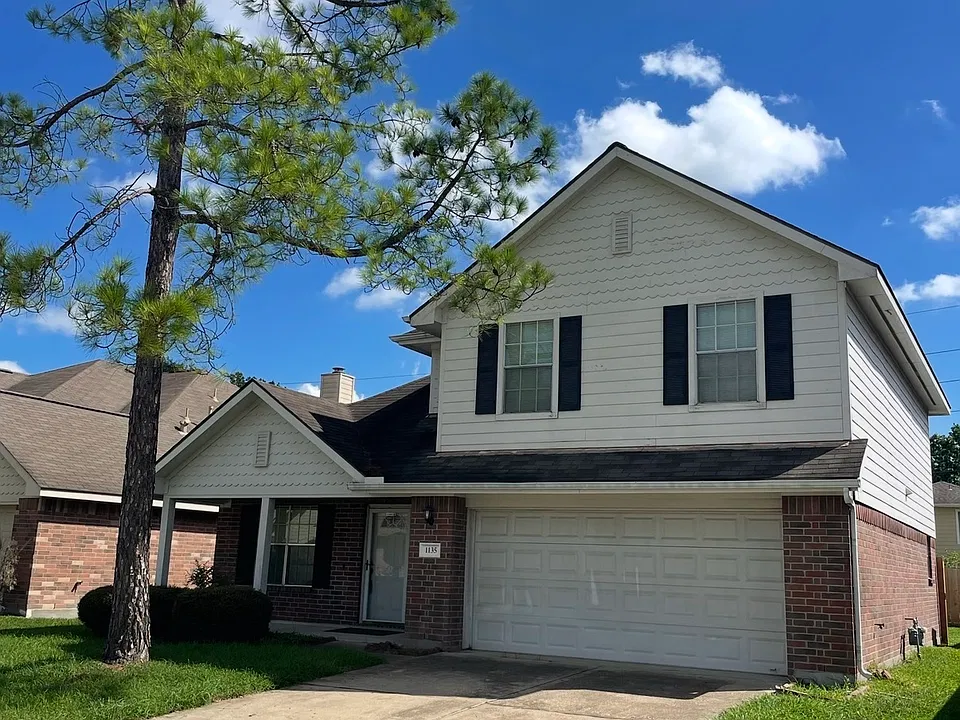 1135 Andover Dr