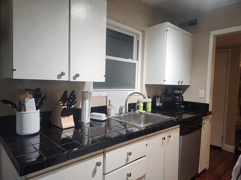 131 S So 1000 E #5-1 — Photo 3