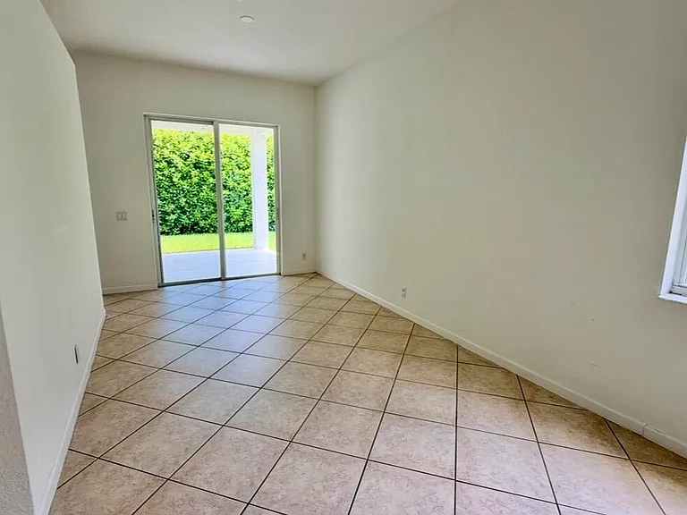 522 Live Oak Ln — Photo 8