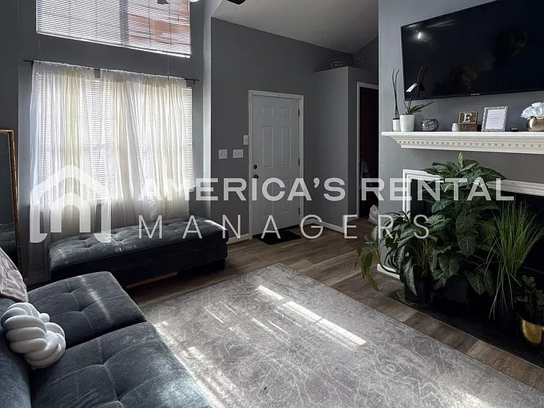 1219 Magnolia Pl — Photo 5