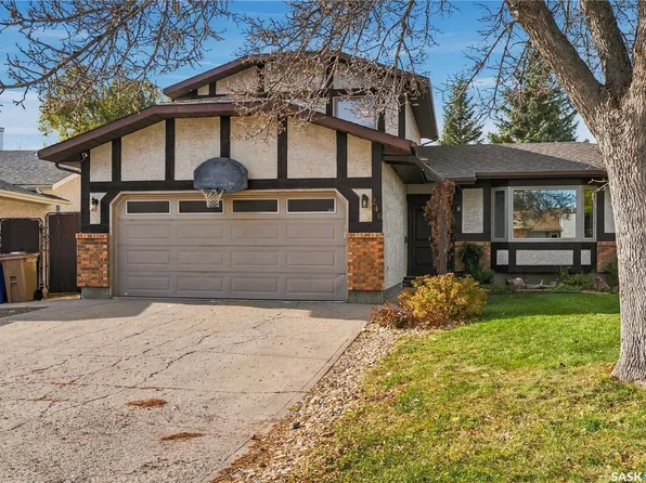 246 Hector Crescent N, Regina, SK S4Y 1C3