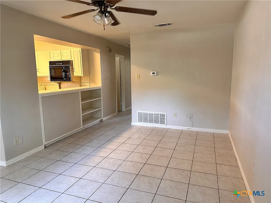 2 bed, 1.0 bath, 1039 sqft, $1,400 — Photo 2