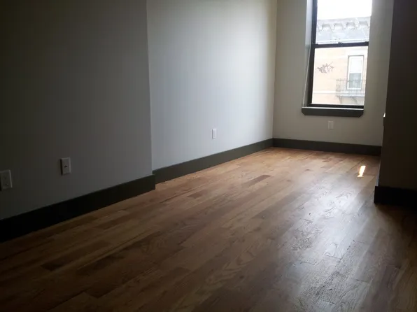 1736 Norman St, Flushing, NY 11385