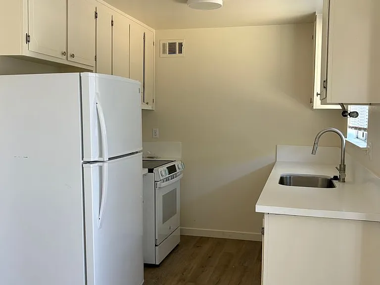 406 Scripps Dr — Photo 3