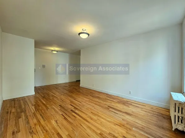 282 Cabrini Boulevard 3E image 3 of 8