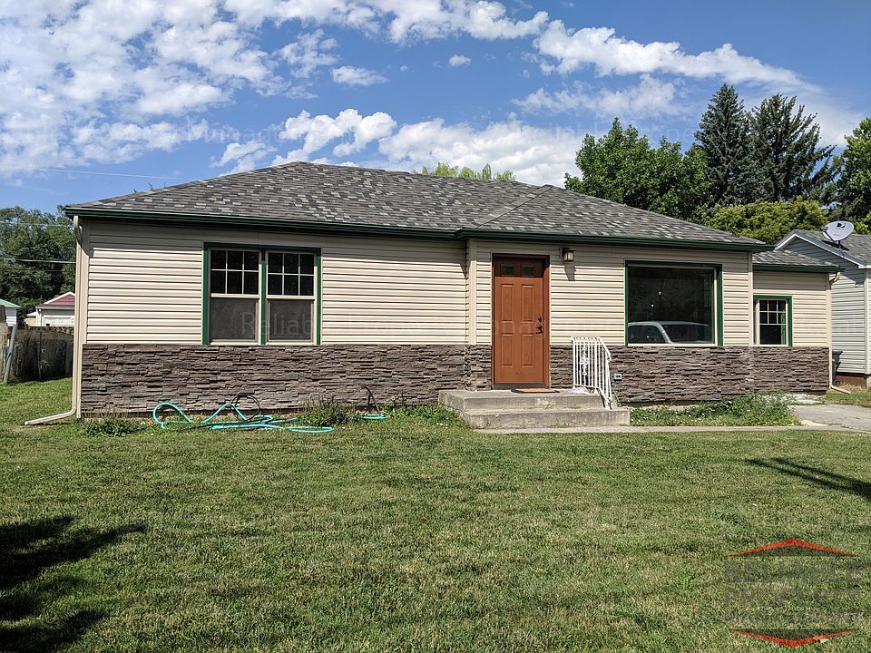 1st image of 823 Saturn Ave