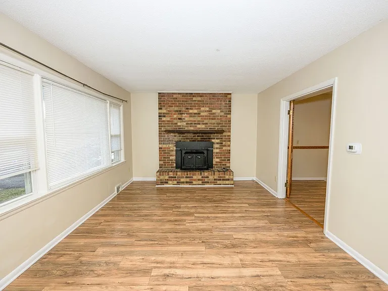 1033 Fairview Ave — Photo 3