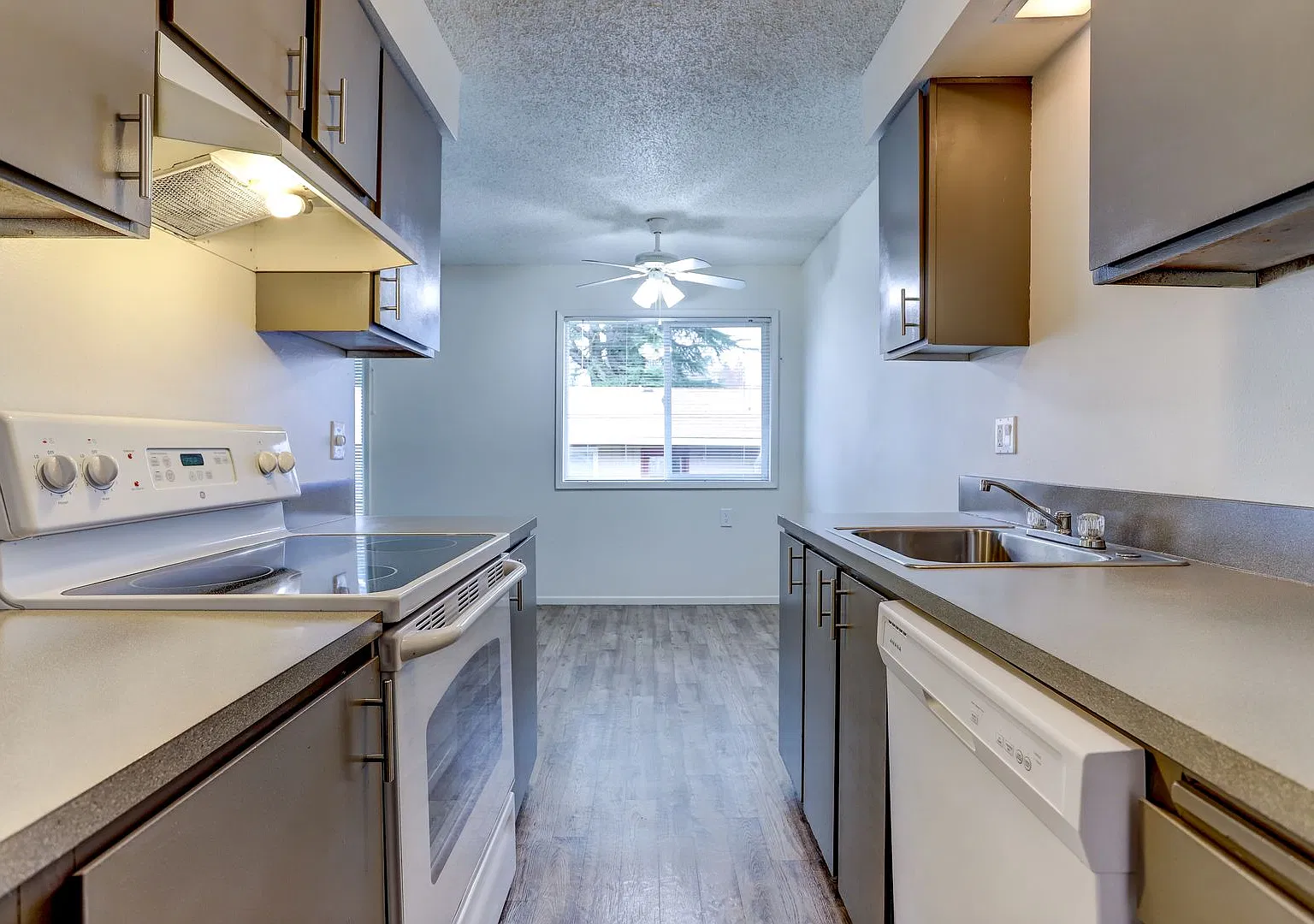 119 - Tyee Apartments — Photo 1