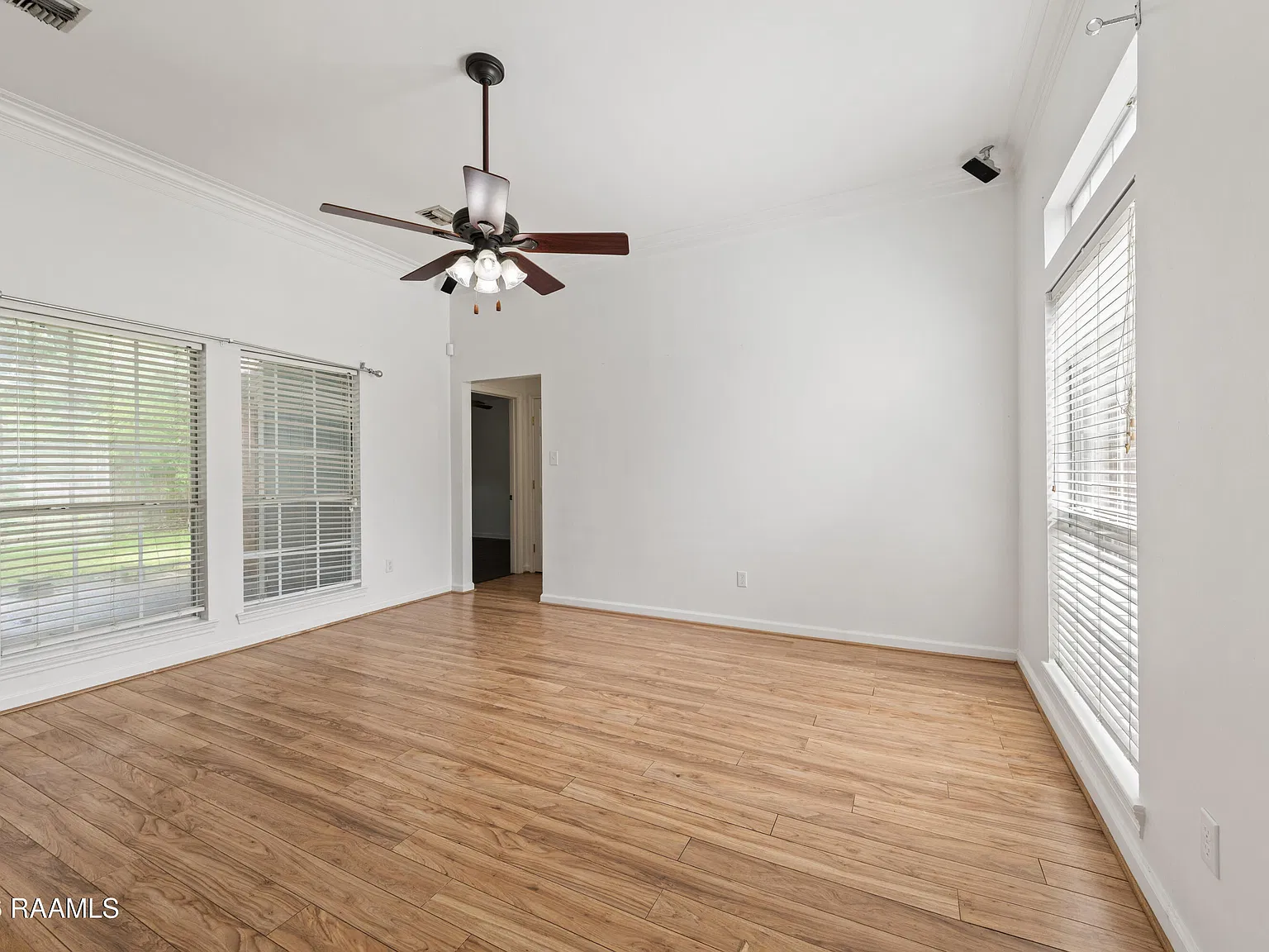 3 bed, 2.0 bath, 1397 sqft, $1,800 — Photo 3