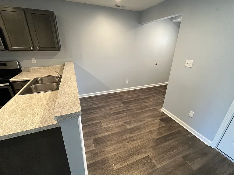 1207 Central Ave #F — Photo 3