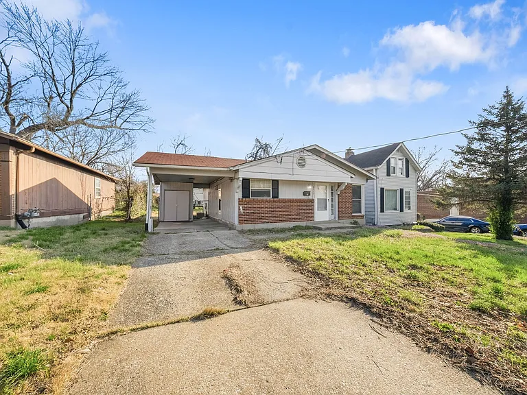 2415 Shirley Ave — Photo 2