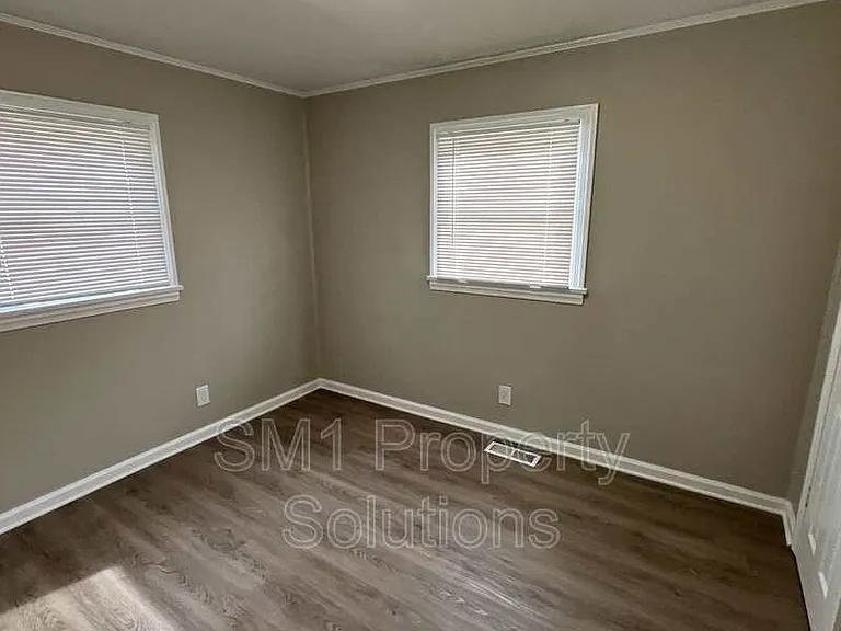 702 Ross Ave — Photo 4