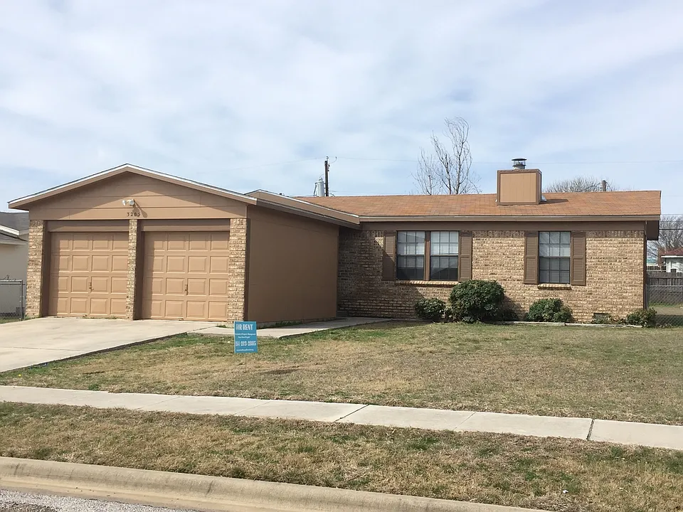 3205 Julie Ln