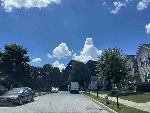 Exterior Neighborhood (street photo)