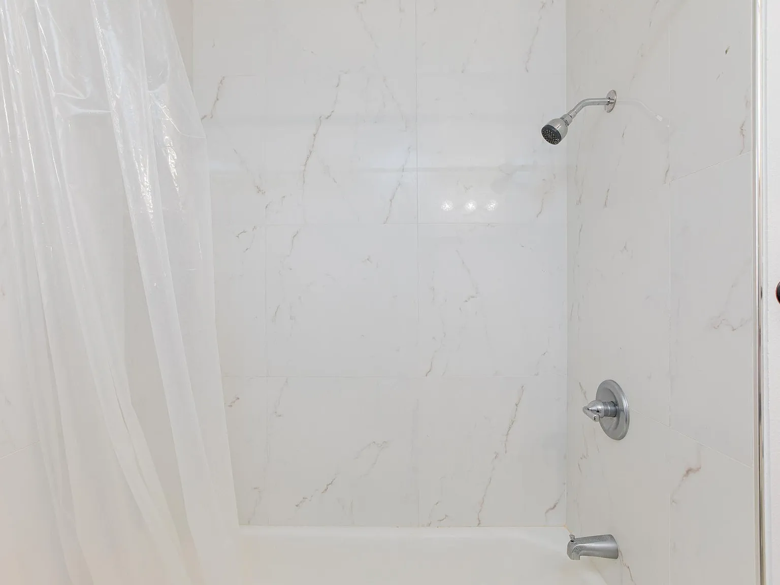 4 bed, 3.0 bath, 2517 sqft, $1,044 — Photo 3