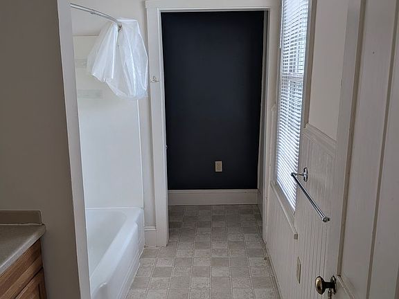 4th image of 251 Main St