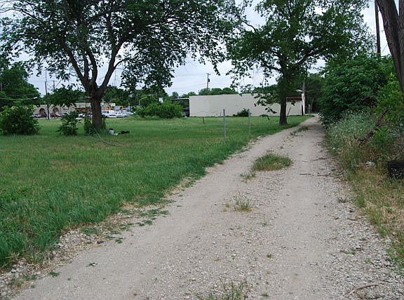 2nd image of 4000 Roseland Ave