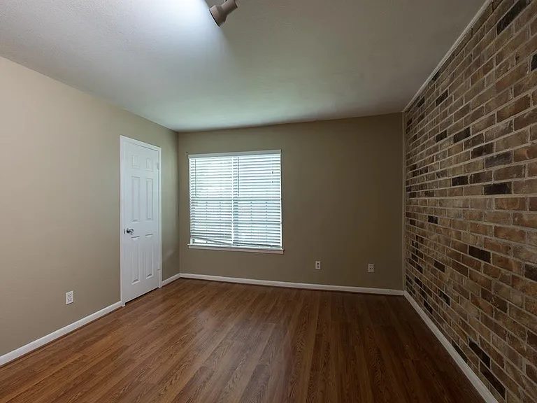 12 Hyde Park Blvd #6 — Photo 15