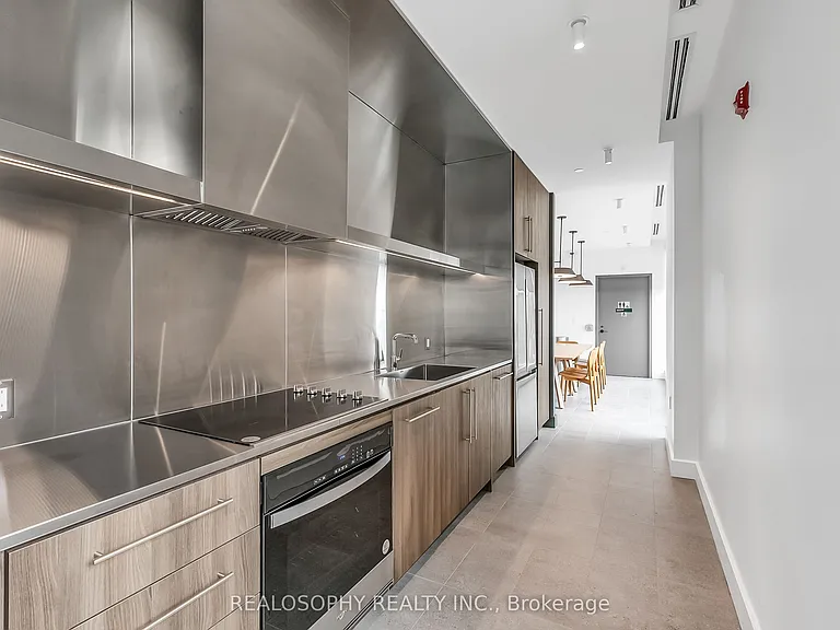 115 Larchmount Ave #210 — Photo 17