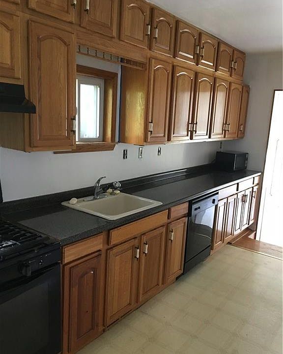 2nd image of 61 Walnut St