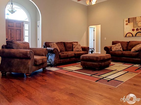 5th image of 1019 White Oak Ln