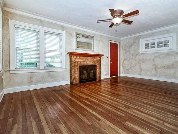 3rd image of 601 E 62nd St