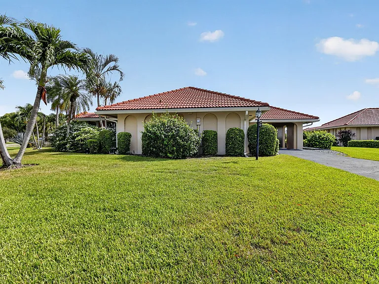213 Rio Vista Cir — Photo 1
