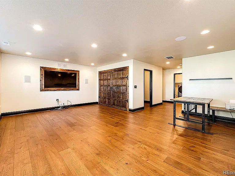 3383 Mount Royal Dr — Photo 32
