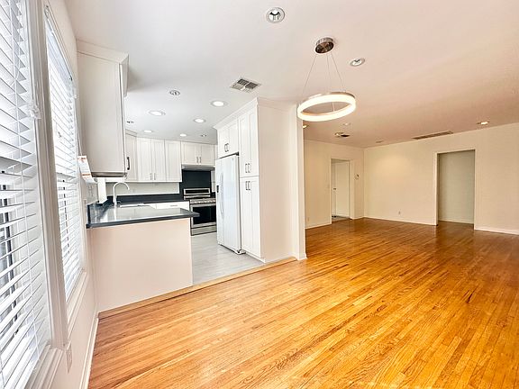 5th image of 12900 Rose Ave