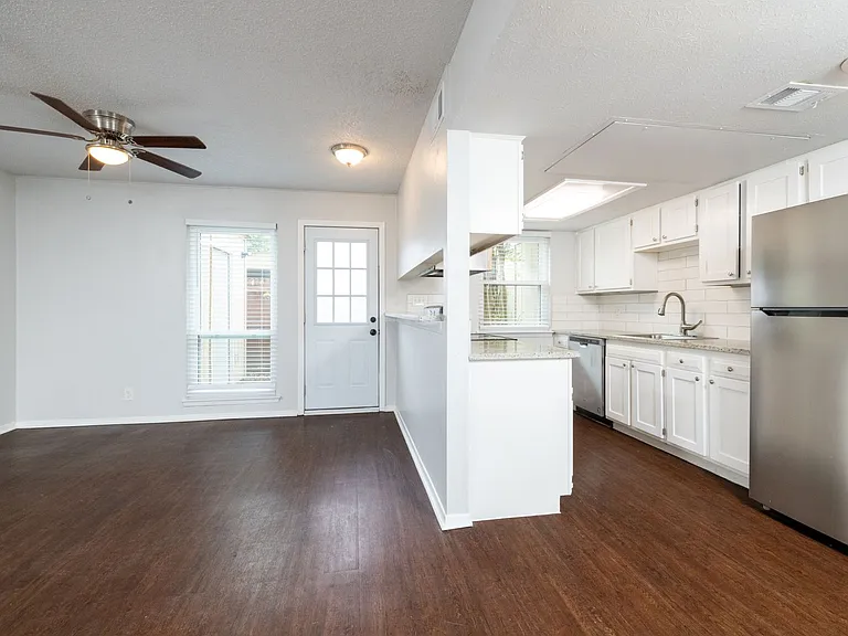 2438 N Graham Dr — Photo 18