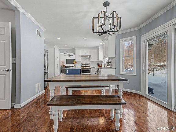 5th image of 10 Country Farm Road