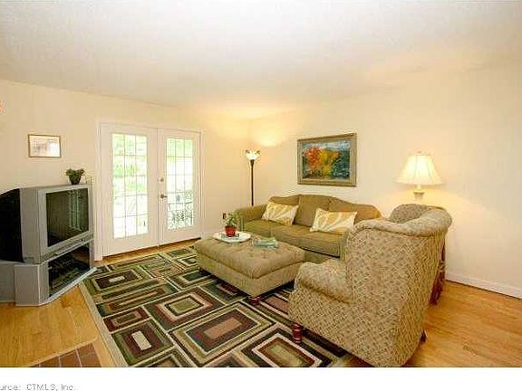 3rd image of 28 Williams Glen Way
