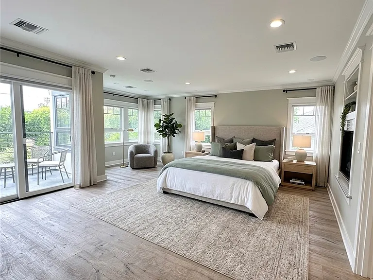 1616 N Ogden Dr — Photo 11