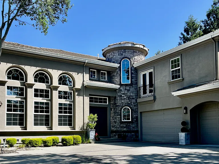 1305 Knoll Dr — Photo 2